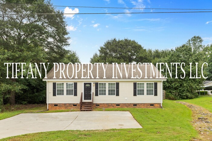 1002 W Cabaniss Rd in Shelby, NC - Building Photo
