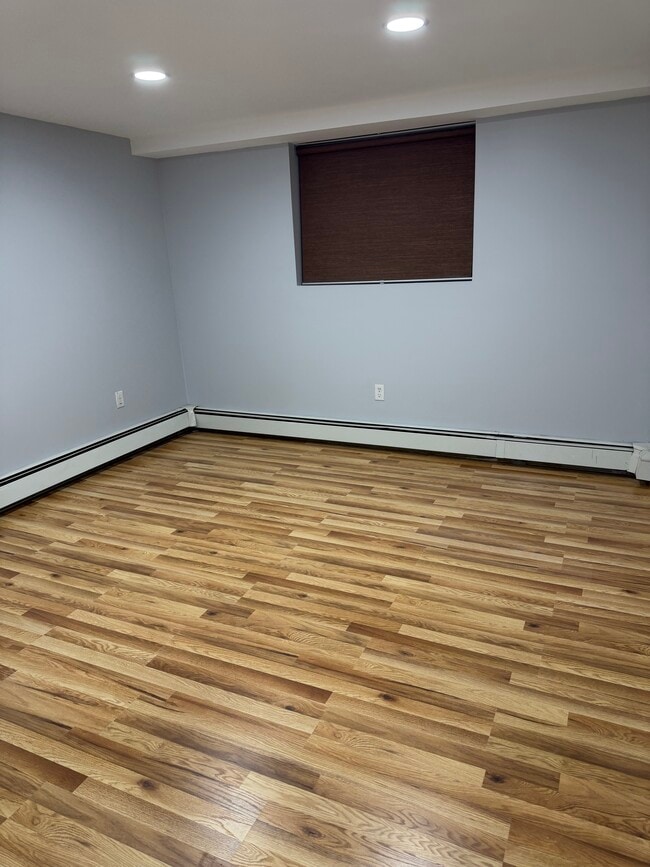 2245 Jones Rd in Fort Lee, NJ - Foto de edificio - Building Photo