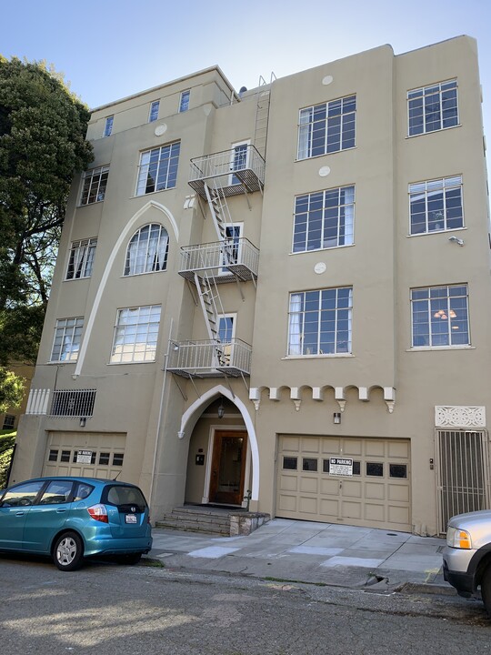 2208 Carroll St in Oakland, CA - Building Photo