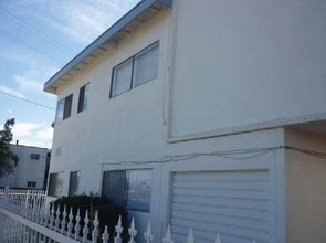 5905 Whitnall Hwy in North Hollywood, CA - Building Photo - Building Photo