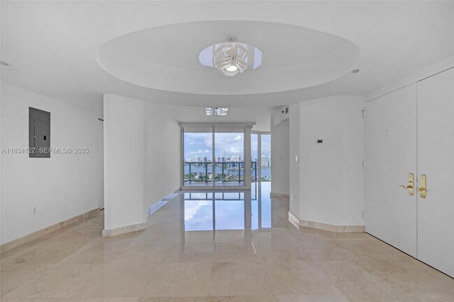 19333 Collins Ave in Sunny Isles Beach, FL - Building Photo - Building Photo