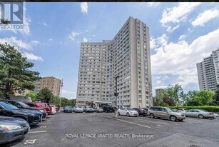 3695 Kaneff Crescent in Mississauga, ON - Building Photo