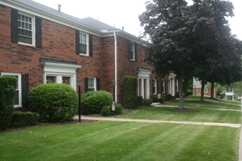 Carriage Hill Townhomes in Erie, PA - Foto de edificio