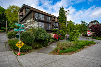 2101 Dexter Ave N in Seattle, WA - Foto de edificio - Building Photo