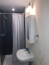 1724 Monument St in Philadelphia, PA - Foto de edificio - Building Photo