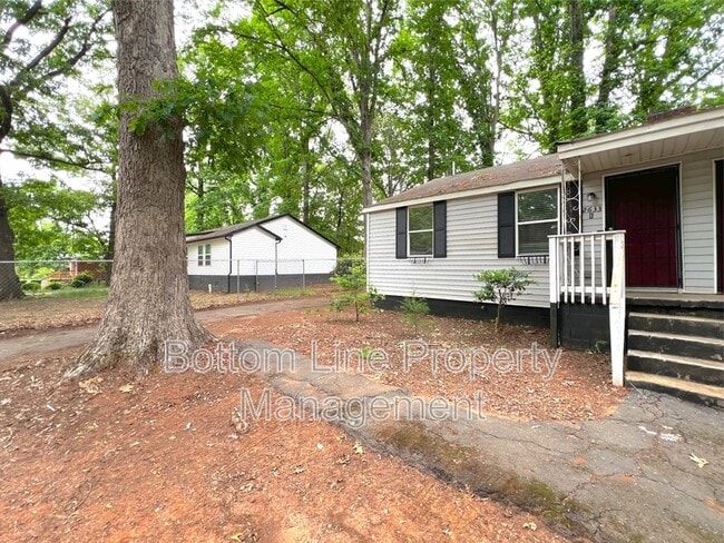 property at 2633 Kenhill Dr