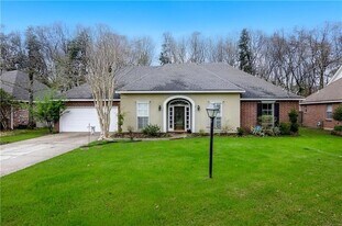 2088 Timbercreek Ln, Unit 316 in Mandeville, LA - Building Photo