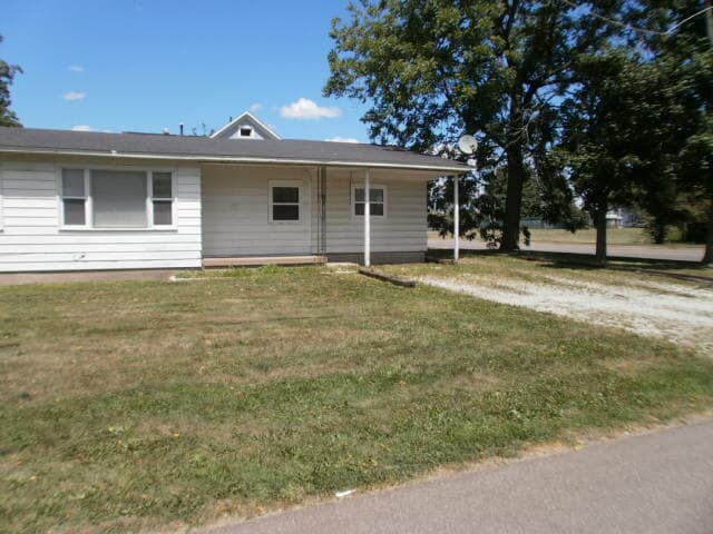 215 Wayland St in Vicksburg, MI - Building Photo