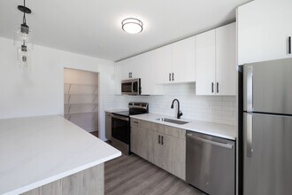 The Residences at Davis Pines in Menands, NY - Foto de edificio - Interior Photo