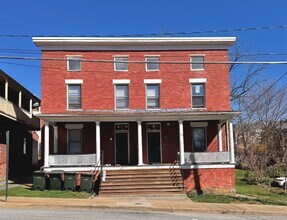 301 W Beverley St in Staunton, VA - Building Photo - Building Photo