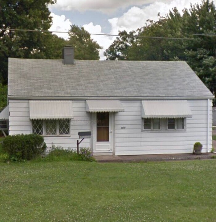 4001 Gregus Ave in Lorain, OH - Building Photo