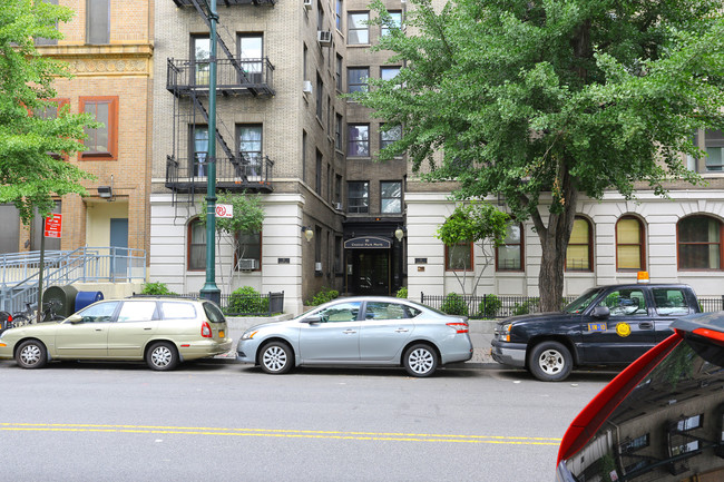 21 Central Park N in New York, NY - Foto de edificio - Building Photo