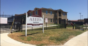 Arena Apartments in Laredo, TX - Building Photo