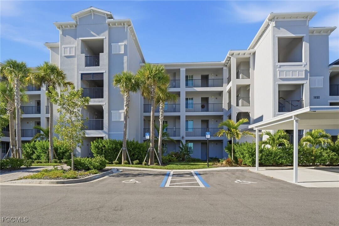 14161 Heritage Landing Blvd in Punta Gorda, FL - Building Photo