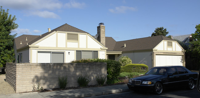 1121-1123 Roxie Ln in Walnut Creek, CA - Foto de edificio - Building Photo