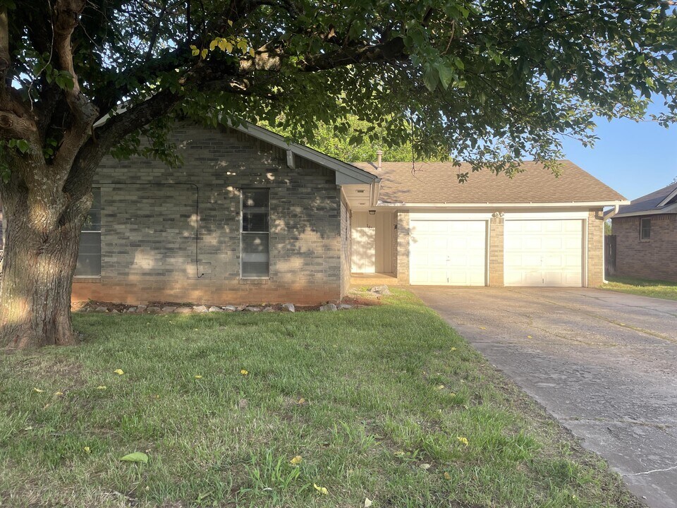 1420 Oakcrest Ave in Norman, OK - Building Photo