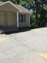 222 New Stock Rd, Unit B in Asheville, NC - Building Photo - Building Photo