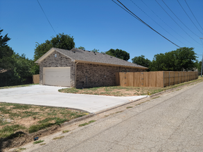 1116 N Mason St in Bowie, TX - Building Photo - Building Photo