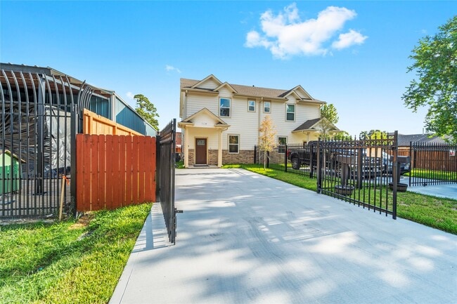 property at 913 Turner Dr