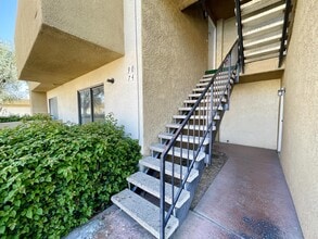 32200 Cathedral Canyon Dr in Cathedral City, CA - Building Photo - Building Photo