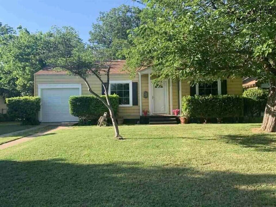2232 Piedmont Pl in Wichita Falls, TX - Building Photo