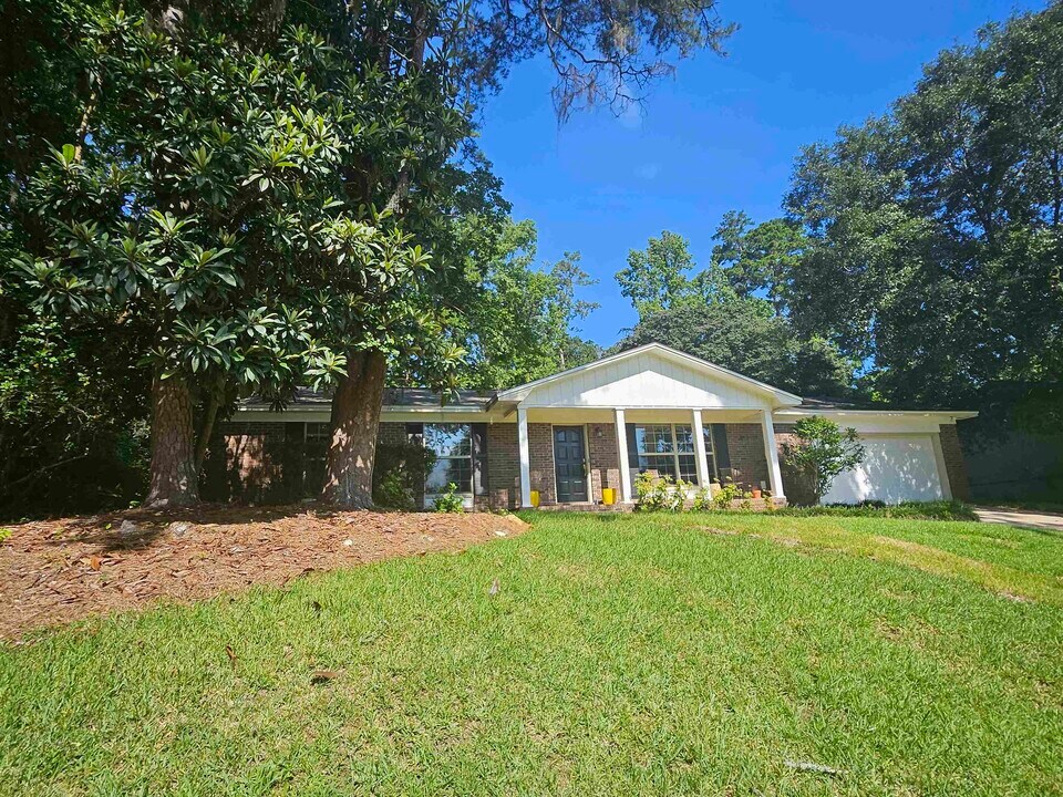1541 Woodgate Way in Tallahassee, FL - Building Photo