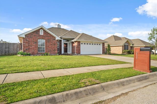 211 Mourning Dove Ln in Krum, TX - Building Photo - Building Photo