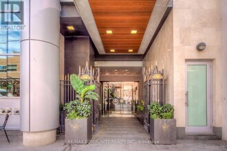 375 King St W in Toronto, ON - Building Photo - Building Photo