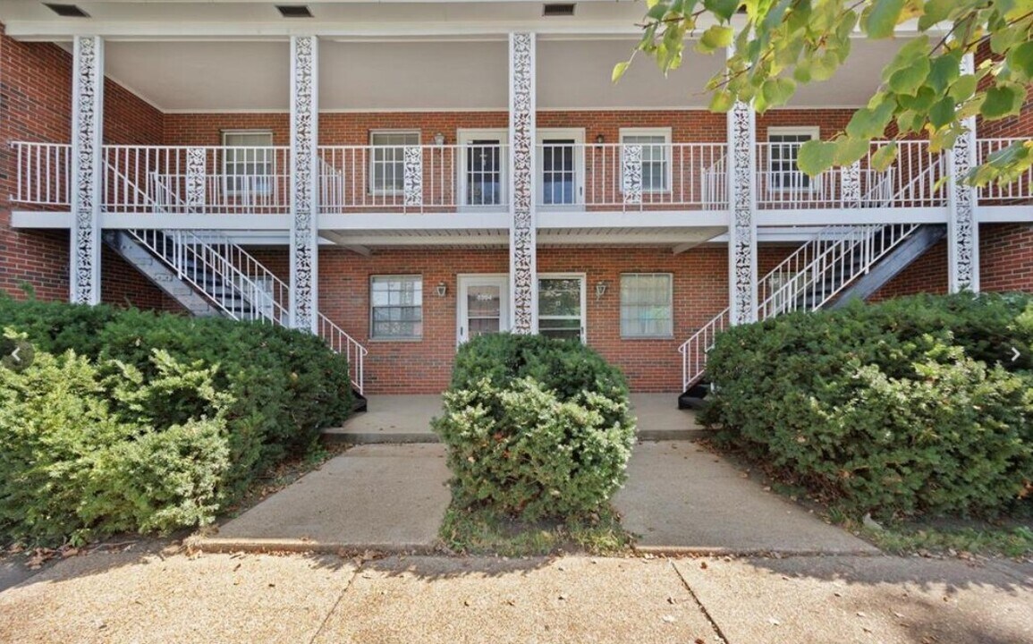 6304 S Grand Blvd in St. Louis, MO - Building Photo