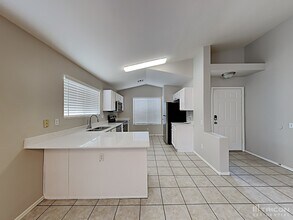 10402 W Reade Ave in Glendale, AZ - Building Photo - Building Photo
