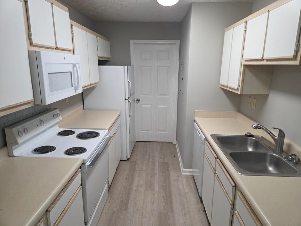 450 Dabney Dr in Lexington, KY - Building Photo