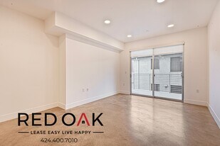 453 S Kenmore Ave in Los Angeles, CA - Building Photo