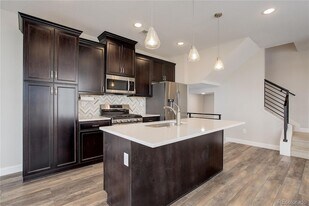 1990 S Holly St in Denver, CO - Building Photo