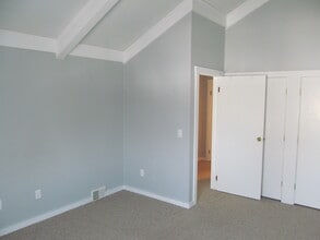 3806 Blossom Terrace in Erie, PA - Foto de edificio - Building Photo