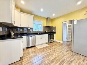 21 Shawmut St, Unit 21 in Malden, MA - Building Photo - Building Photo