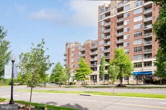 3600 S Glebe Rd in Arlington, VA - Foto de edificio - Building Photo