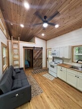 8670 Lakeshore Dr in Rutledge, TN - Building Photo - Building Photo