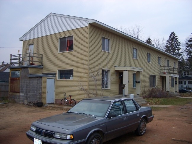 1317-1323 Portage St in Stevens Point, WI - Foto de edificio - Building Photo