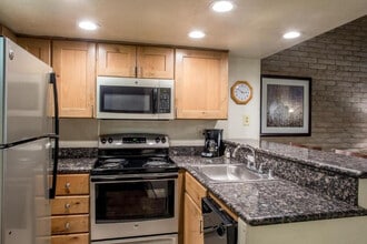 1020/1-1021 Vail View Dr in Vail, CO - Building Photo - Building Photo