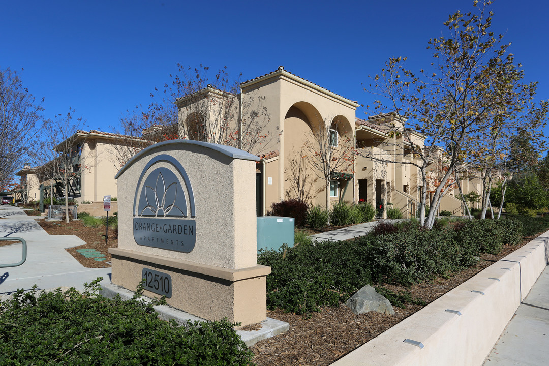 Orange Garden Apartments in Poway, CA - Foto de edificio