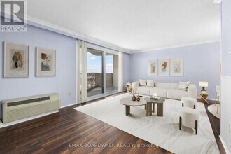 1025 Richmond Rd in Ottawa, ON - Building Photo - Building Photo