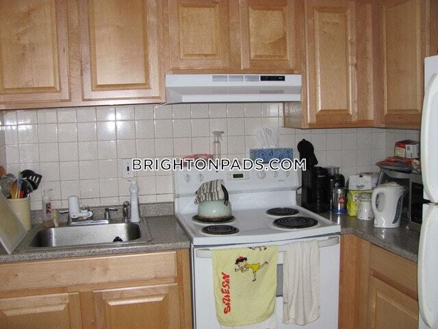 1575 Commonwealth Ave in Boston, MA - Building Photo - Building Photo