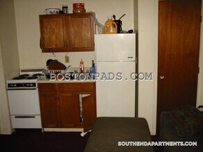 461 Massachusetts Ave, Unit 3 in Boston, MA - Foto de edificio - Building Photo