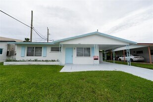 2702 NW 51st Pl in Fort Lauderdale, FL - Building Photo