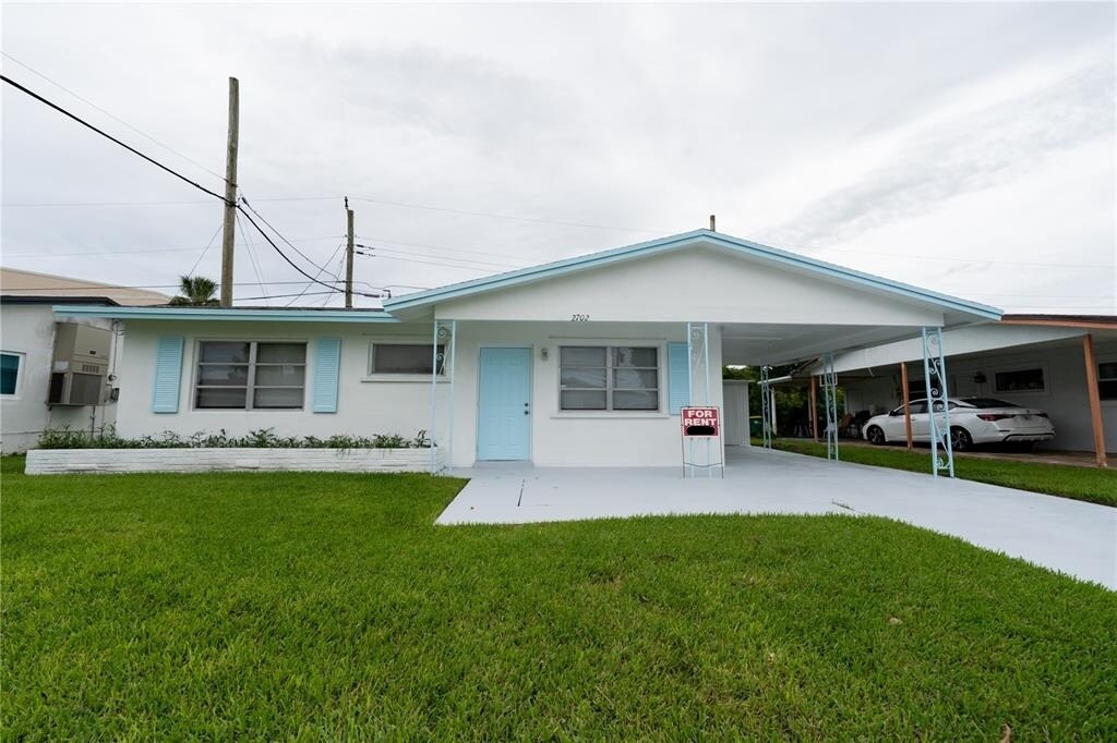 2702 NW 51st Pl in Fort Lauderdale, FL - Foto de edificio