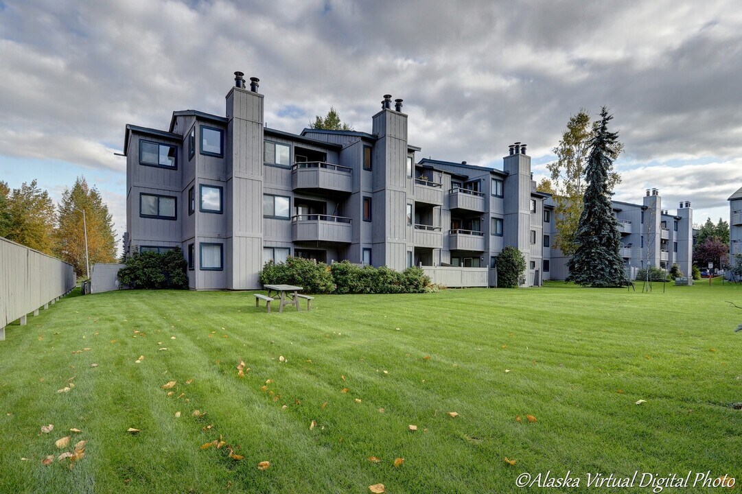 1605 Sitka St in Anchorage, AK - Building Photo