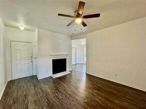 1114 Holly St in Irving, TX - Building Photo - Building Photo