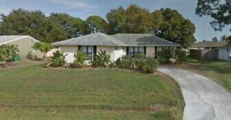 1731 SE Lorraine St in Port St. Lucie, FL - Building Photo