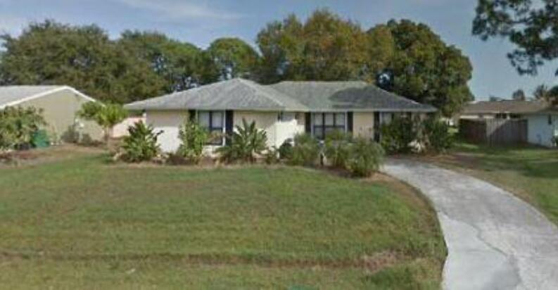 1731 SE Lorraine St in Port St. Lucie, FL - Foto de edificio
