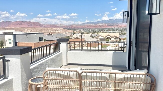 655 S Lesina Hts Dr in Saint George, UT - Foto de edificio - Building Photo